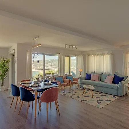 Seasimbra Apartment *